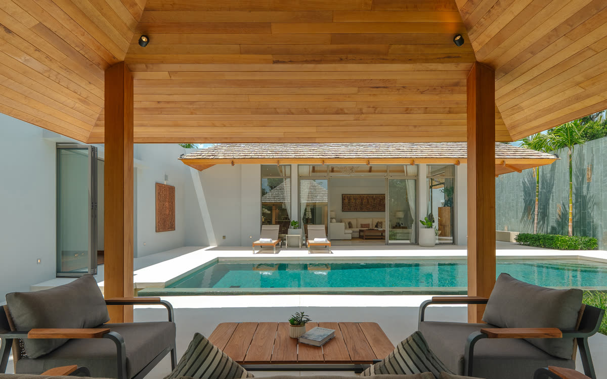 Anchan Mountain Breeze villa terrace over the pool